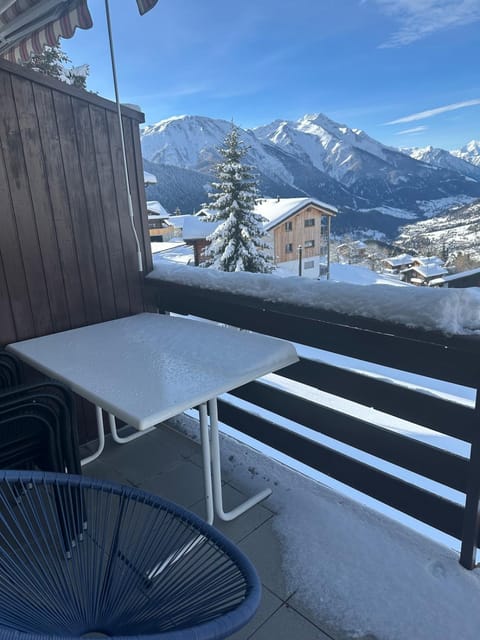 Balcony/Terrace, Mountain view