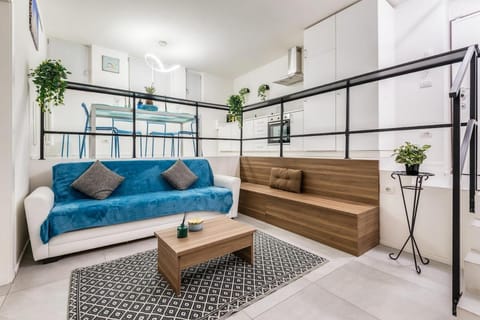 Bed, Living room