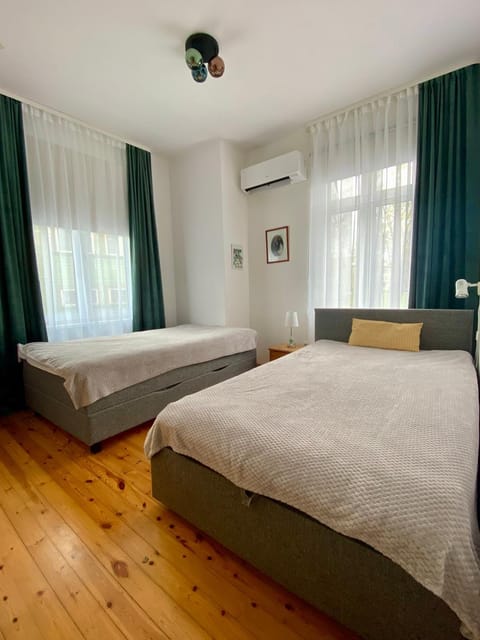 Bed, Bedroom, air conditioner