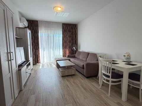 TV and multimedia, Kitchen or kitchenette, Seating area, Dining area