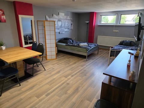 Bed, TV and multimedia, Dining area, Bedroom, towels