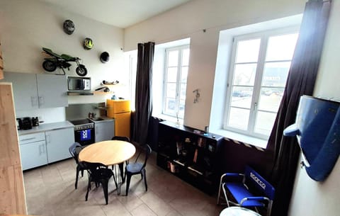 Dining area, kitchen