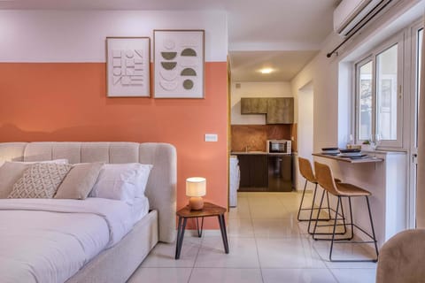 Living room, minibar, oven, pet friendly