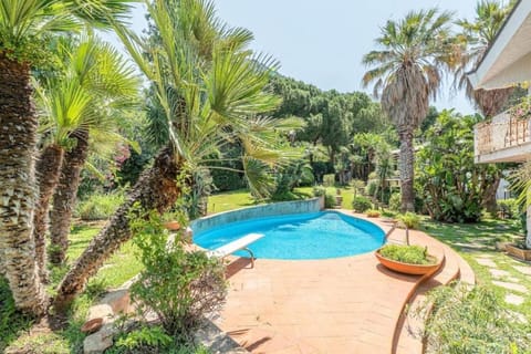 Day, Natural landscape, Garden, Garden view, Pool view, Swimming pool