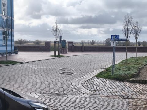 Property building, Street view