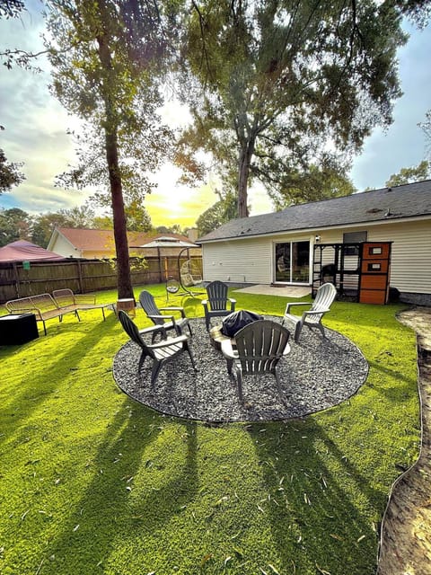 Patio, Spring, Natural landscape, Garden, Garden, sunbed