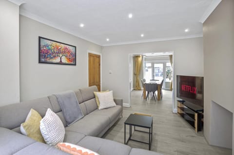 TV and multimedia, Living room, Seating area
