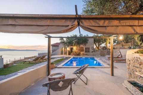 Patio, Natural landscape, View (from property/room), Pool view, Sea view, Swimming pool, sunbed