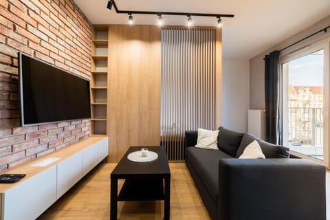 Communal lounge/ TV room, TV and multimedia, Living room, Seating area, Evening entertainment