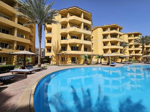 Swimming pool, sunbed