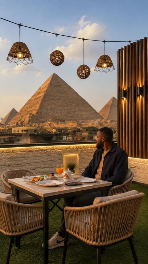 Patio, Restaurant/places to eat, Day, People, Natural landscape, Living room, Food and drinks, Seating area, Dining area, Food, Lake view, Mountain view, Breakfast, Drinks, group of guests