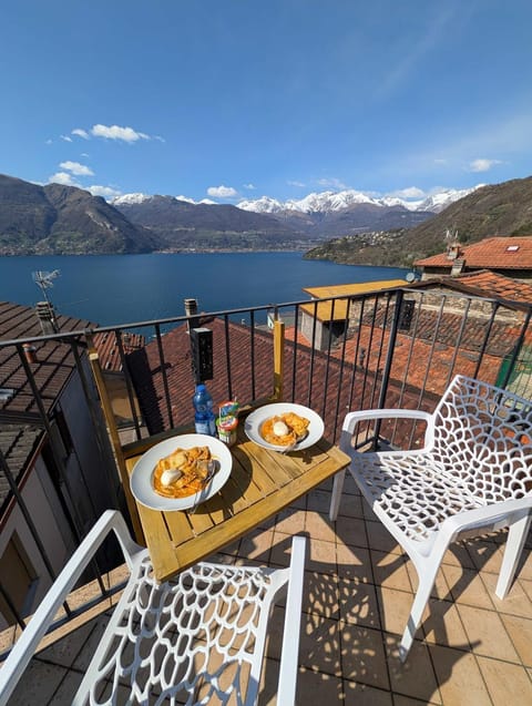 Patio, Natural landscape, View (from property/room), Balcony/Terrace, Dining area, Lake view, Mountain view