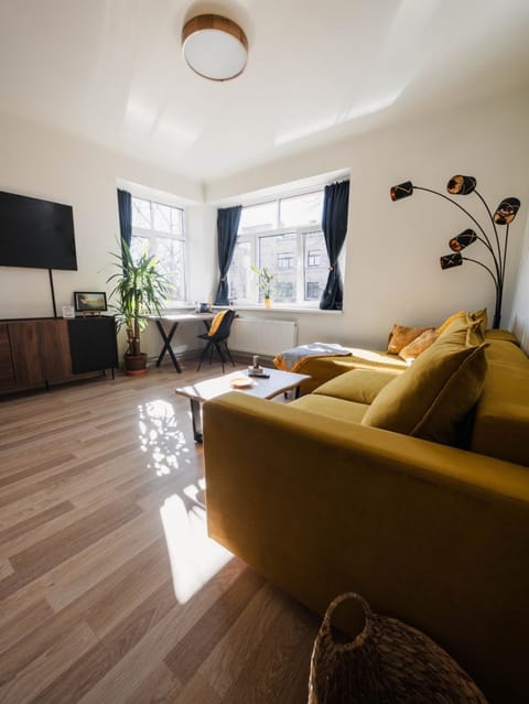 Communal lounge/ TV room, TV and multimedia, Living room, Seating area