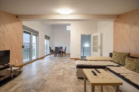 Communal lounge/ TV room, TV and multimedia, Living room, Seating area