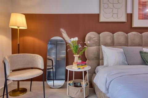 Bed, Living room, Photo of the whole room, Seating area, Bedroom