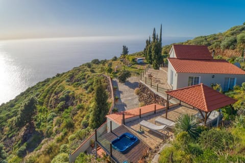 Property building, Day, Natural landscape, Bird's eye view, Sea view, Location