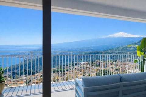 Day, Natural landscape, View (from property/room), Balcony/Terrace, Mountain view, Sea view
