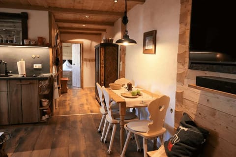 Kitchen or kitchenette, Dining area, stove
