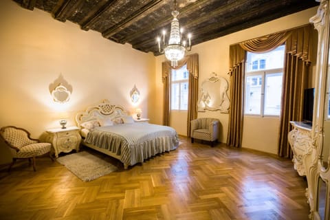 Day, Photo of the whole room
