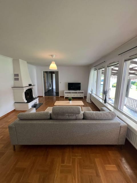 TV and multimedia, Living room, Photo of the whole room, fireplace