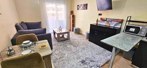 TV and multimedia, Living room, Seating area, Dining area, microwave