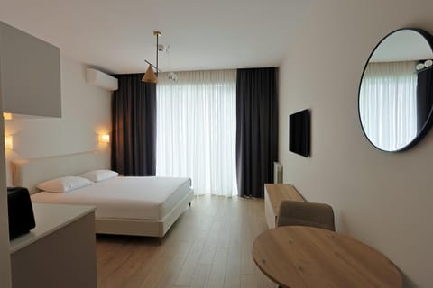 Bed, TV and multimedia, Living room, Photo of the whole room, Bedroom