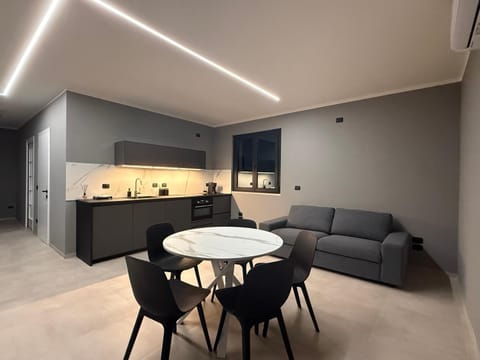 Kitchen or kitchenette, Living room, Seating area, Dining area, pet friendly, stove