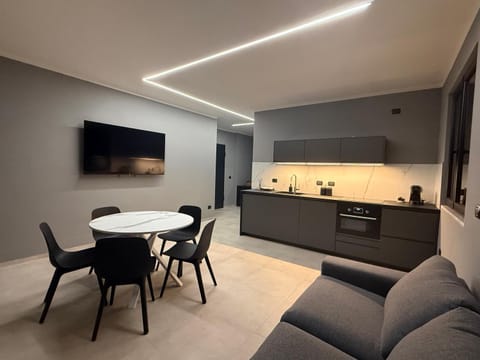 Communal lounge/ TV room, TV and multimedia, Kitchen or kitchenette, Dining area, Lunch, Lunch, stove, kitchen, kitchen