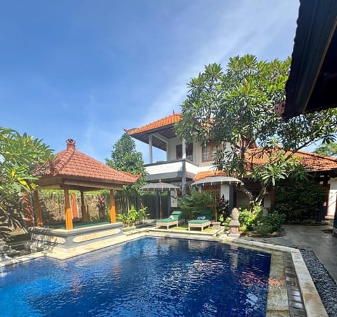 Property building, Day, Garden, Garden view, Pool view, Swimming pool, sunbed