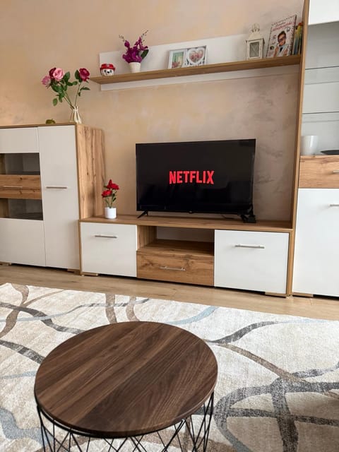 Communal lounge/ TV room, TV and multimedia, Living room, Evening entertainment