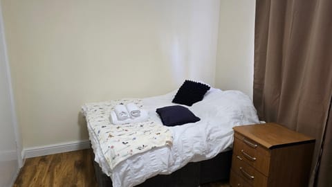 Bed, Photo of the whole room, Bedroom, furniture, towels