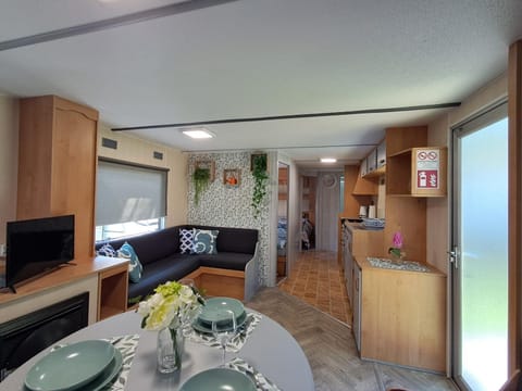 TV and multimedia, Dining area