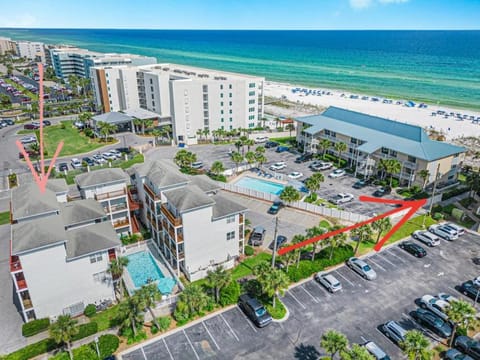 Property building, Day, Bird's eye view, Beach, Sea view, Swimming pool, Parking