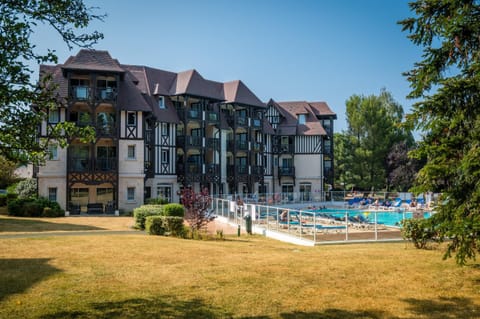 Property building, Day, Natural landscape, Garden, Garden view, Pool view, Swimming pool, sunbed