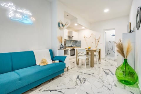 Kitchen or kitchenette, Living room, Seating area