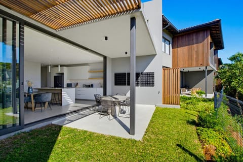 Patio, Garden, Garden view
