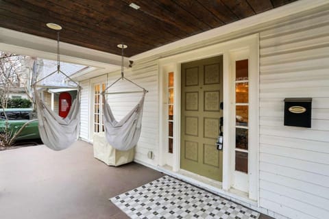 The Butler Bulldog Bungalow - Game Room - Luxe - Family Friendly House in Indianapolis