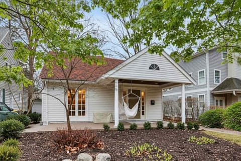 The Butler Bulldog Bungalow - Game Room - Luxe - Family Friendly House in Indianapolis