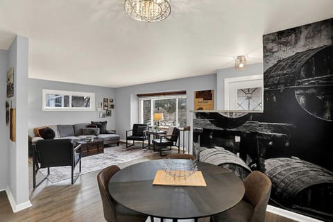 The Broad Ripple Speakeasy - Poker - Arcade - Yard - Family House in Broad Ripple