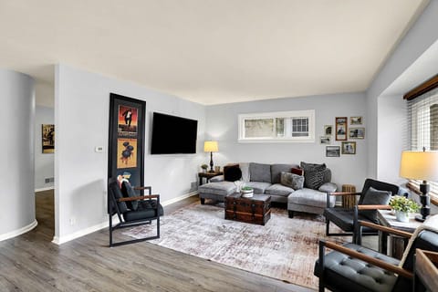 The Broad Ripple Speakeasy - Poker - Arcade - Yard - Family House in Broad Ripple