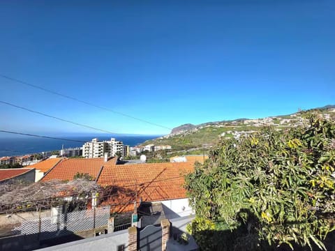 Mountain view, Sea view