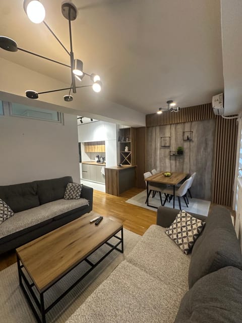 Kitchen or kitchenette, Living room, Seating area, Dining area