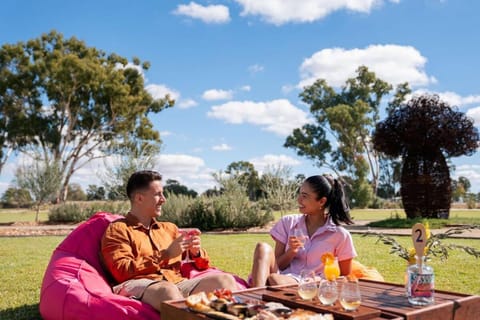 Spring, Day, People, Garden, Food and drinks, Food, Guests, Garden view, Drinks, Alcoholic drinks