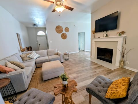 Living room, Seating area