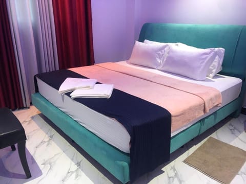 Bed, Photo of the whole room, Bedroom, towels