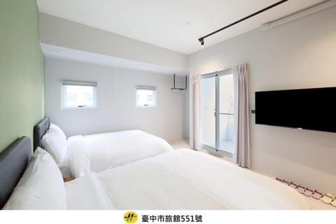 TV and multimedia, Photo of the whole room, air conditioner