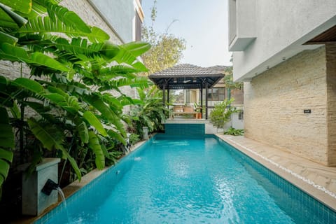 Swimming pool, Swimming pool