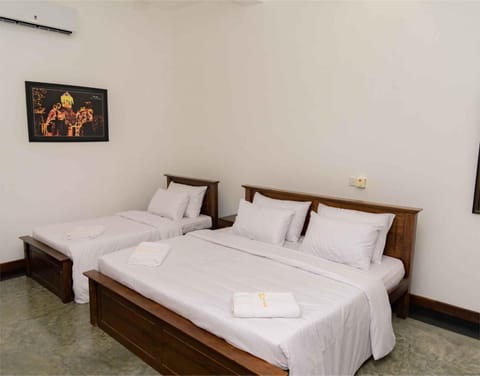 Photo of the whole room, Bedroom, towels