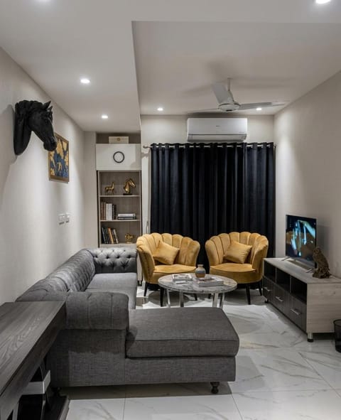 TV and multimedia, Seating area, air conditioner