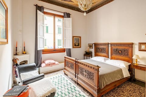 Bed, Living room, Photo of the whole room, Seating area, Bedroom
